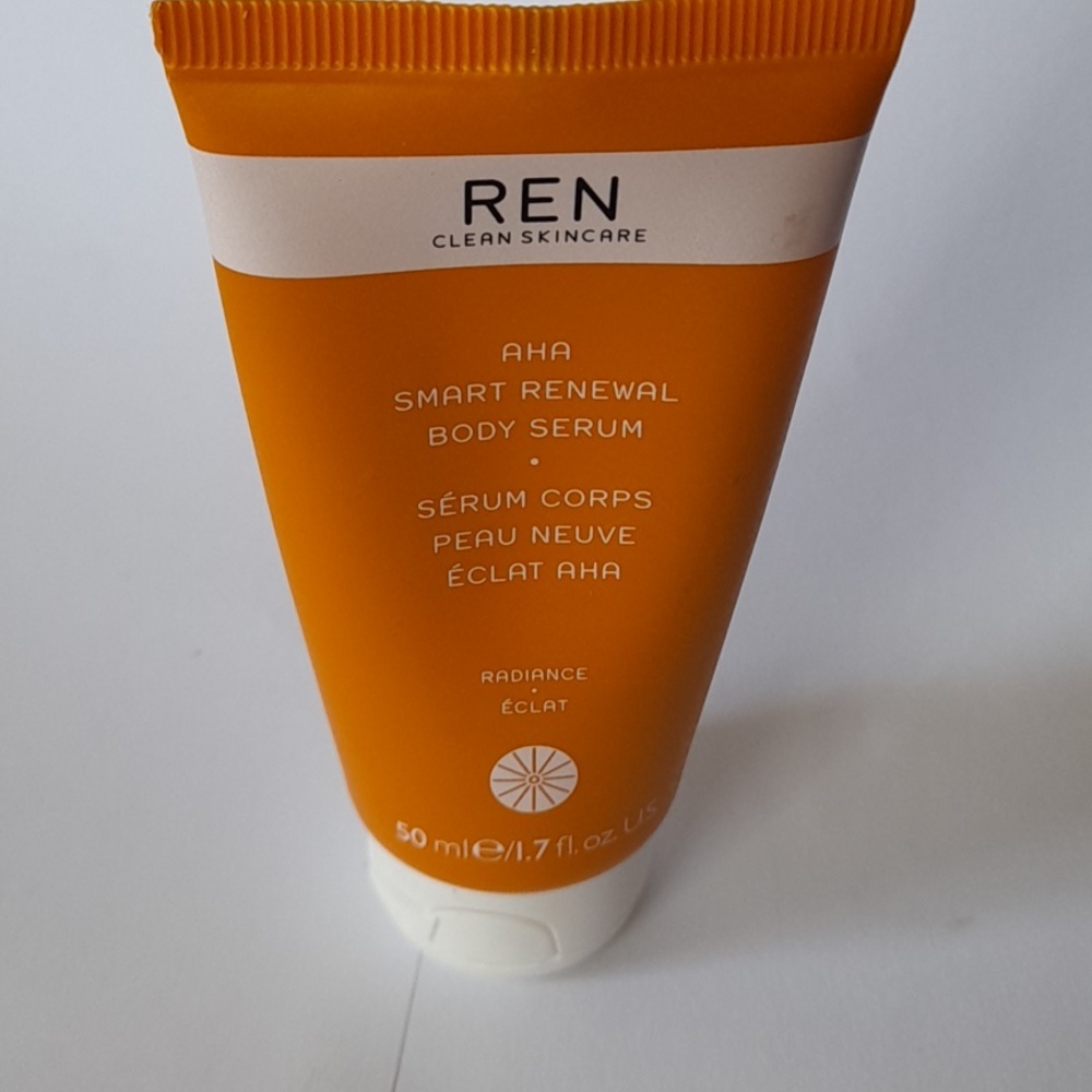 AHA SMART RENEWAL BODY SERUM - Picture 3 of 4